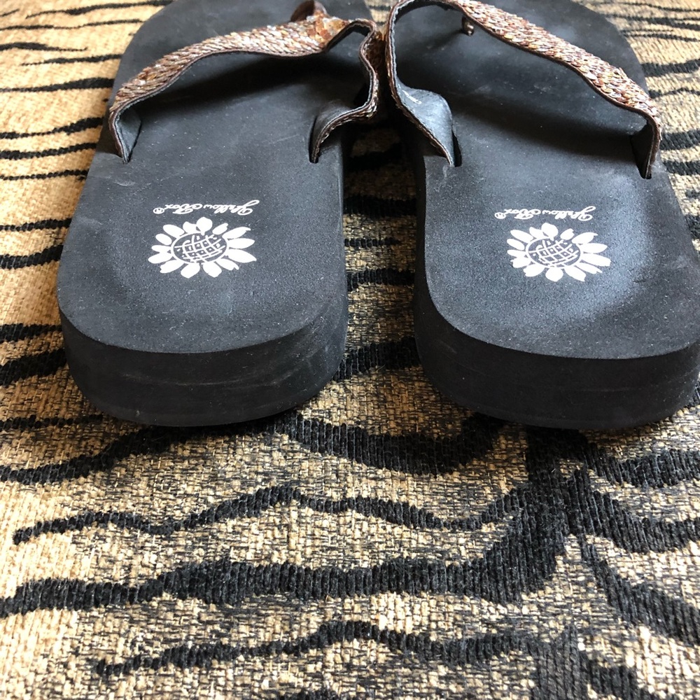 Gold Bronze Silver Yellow Box Flip Flops Size 9 - Picture 4 of 6